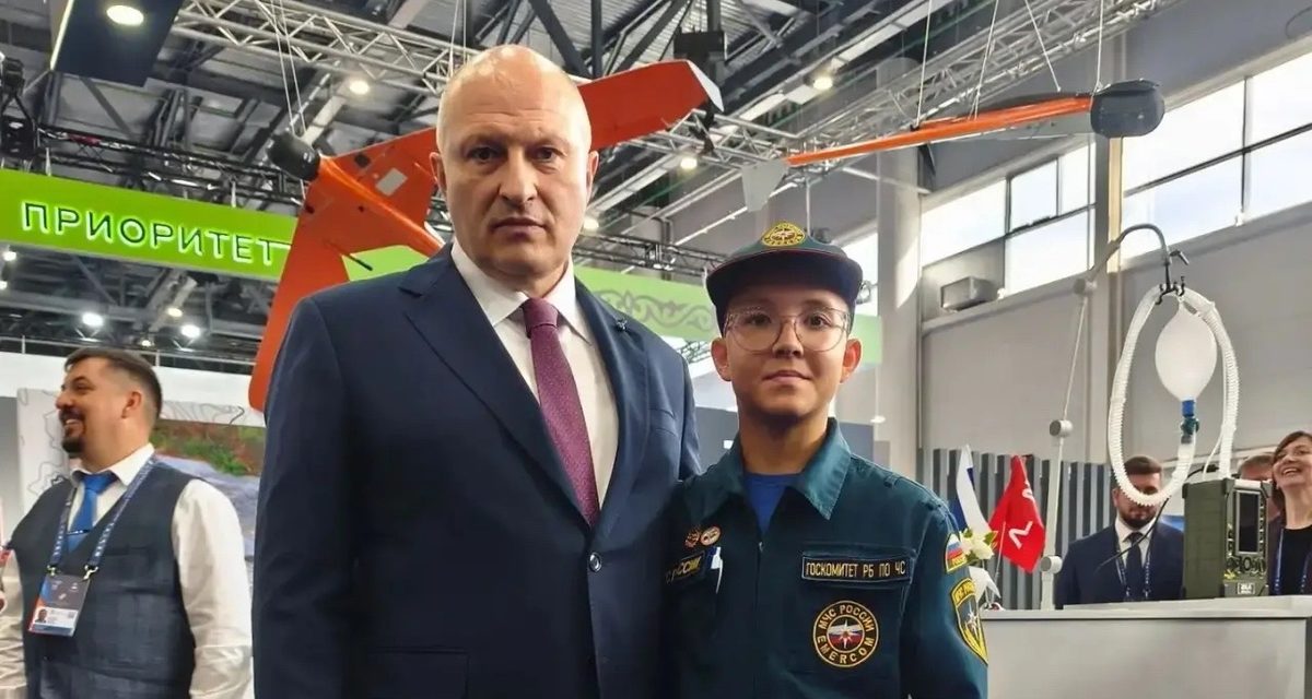 Юный блогер из Уфы побывал на салоне безопасности и приблизился к цели спасать людей